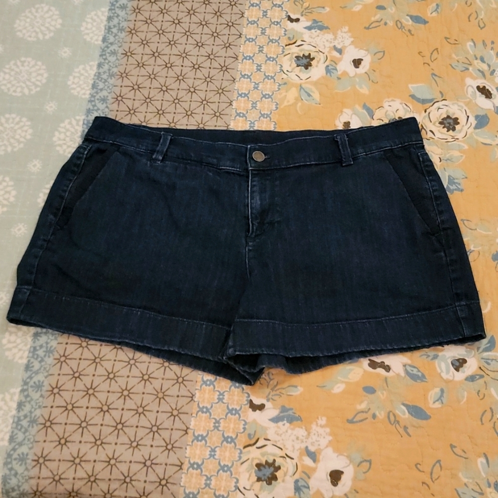 Ann Taylor ladies denim shorts Size 12